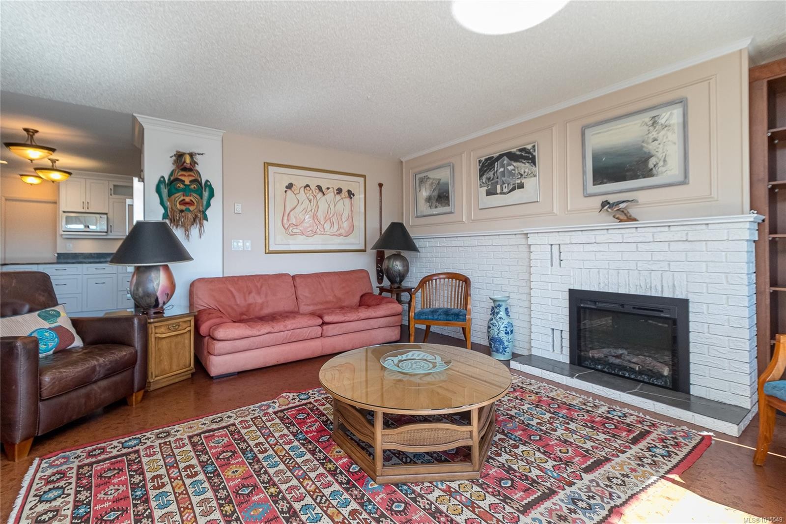 503-1175 Newport Ave, Oak Bay, BC - Indoor Photo Showing Living Room With Fireplace
