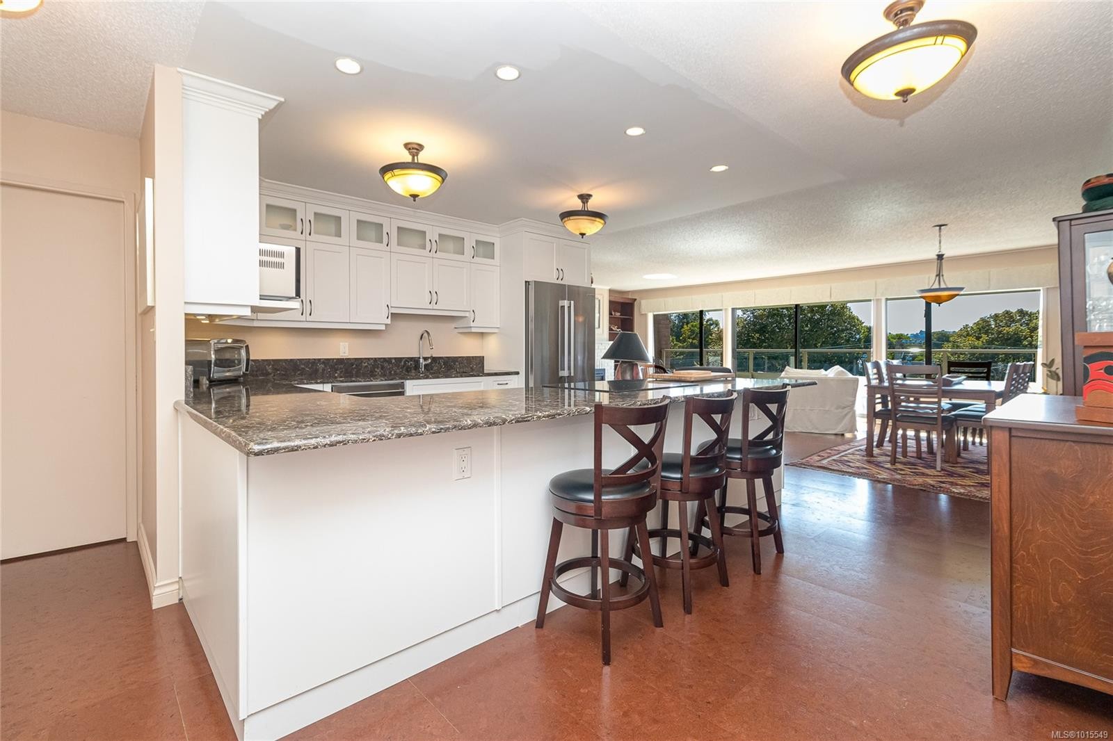 503-1175 Newport Ave, Oak Bay, BC - Indoor Photo Showing Kitchen