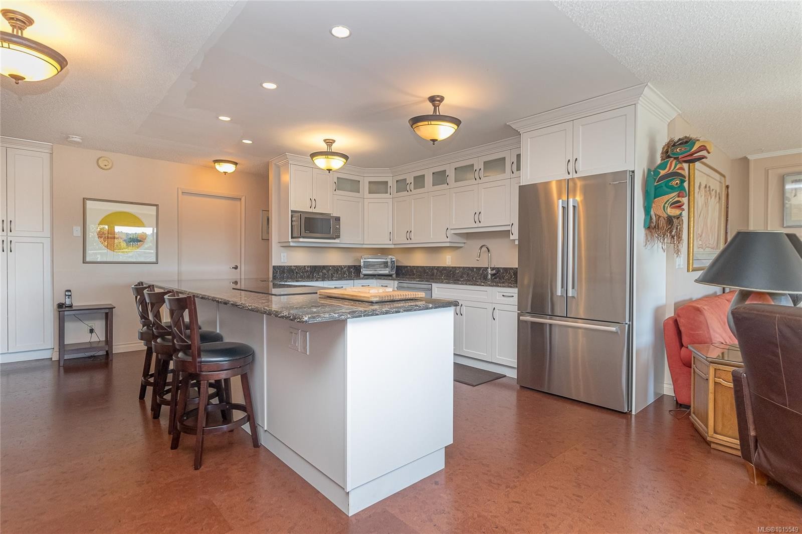 503-1175 Newport Ave, Oak Bay, BC - Indoor Photo Showing Kitchen