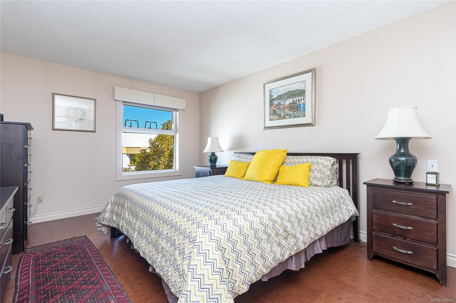 503-1175 Newport Ave, Oak Bay, BC - Indoor Photo Showing Bedroom