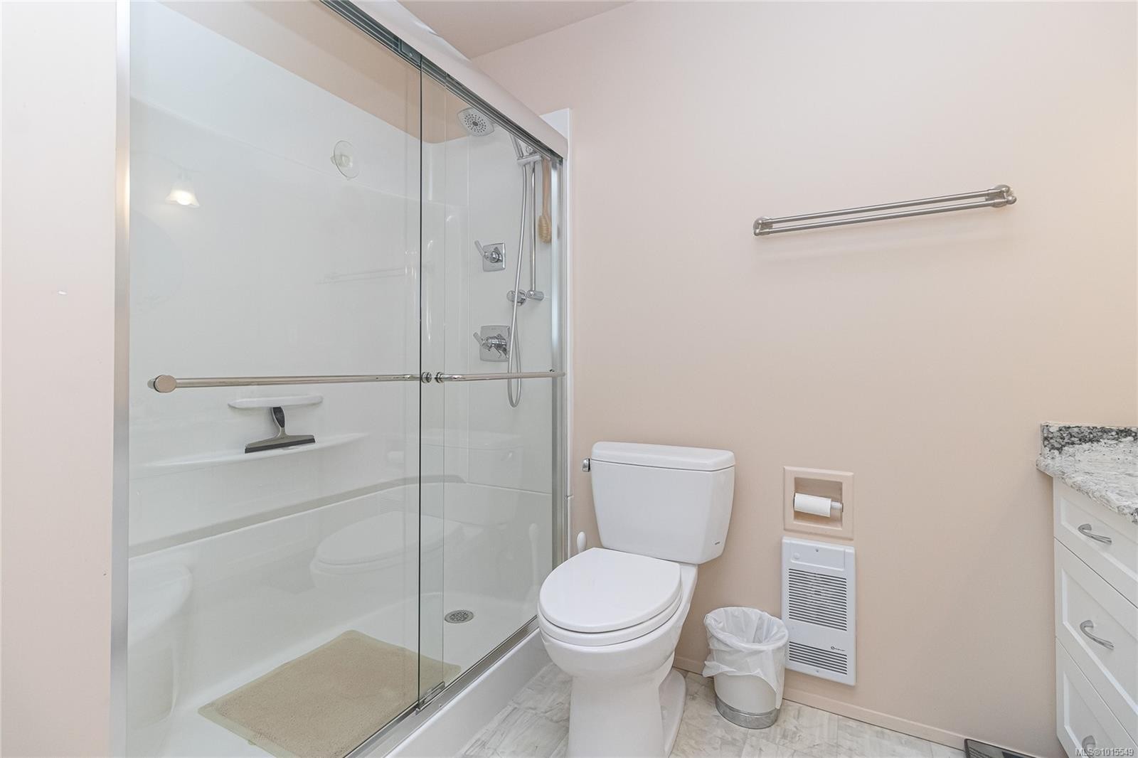 503-1175 Newport Ave, Oak Bay, BC - Indoor Photo Showing Bathroom
