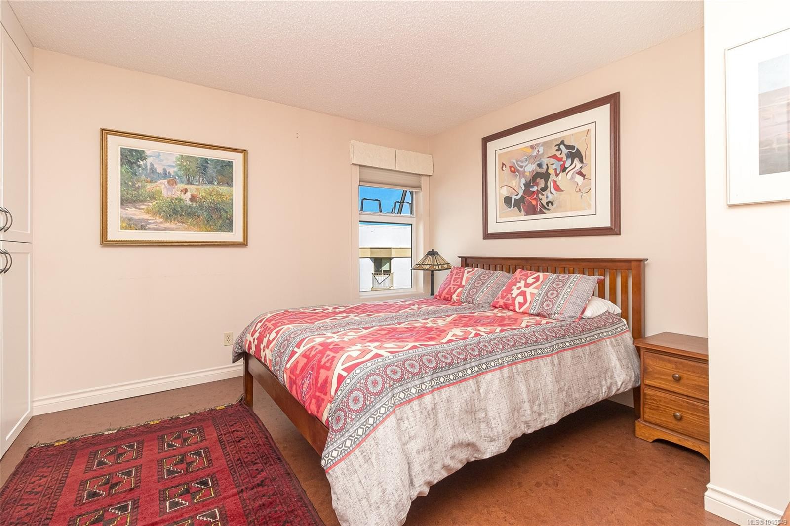 503-1175 Newport Ave, Oak Bay, BC - Indoor Photo Showing Bedroom