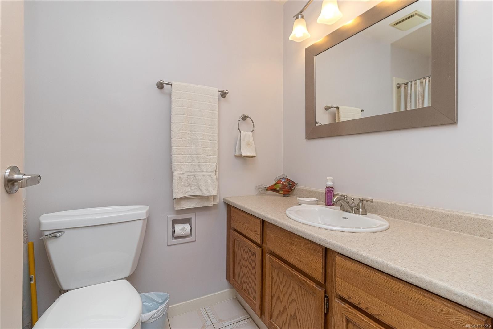 503-1175 Newport Ave, Oak Bay, BC - Indoor Photo Showing Bathroom
