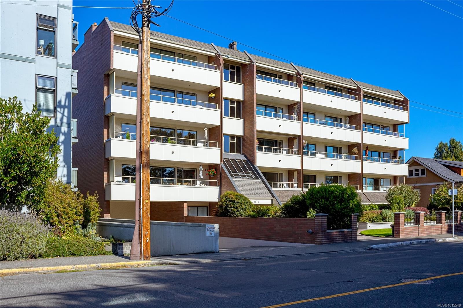 503-1175 Newport Ave, Oak Bay, BC - Outdoor With Facade