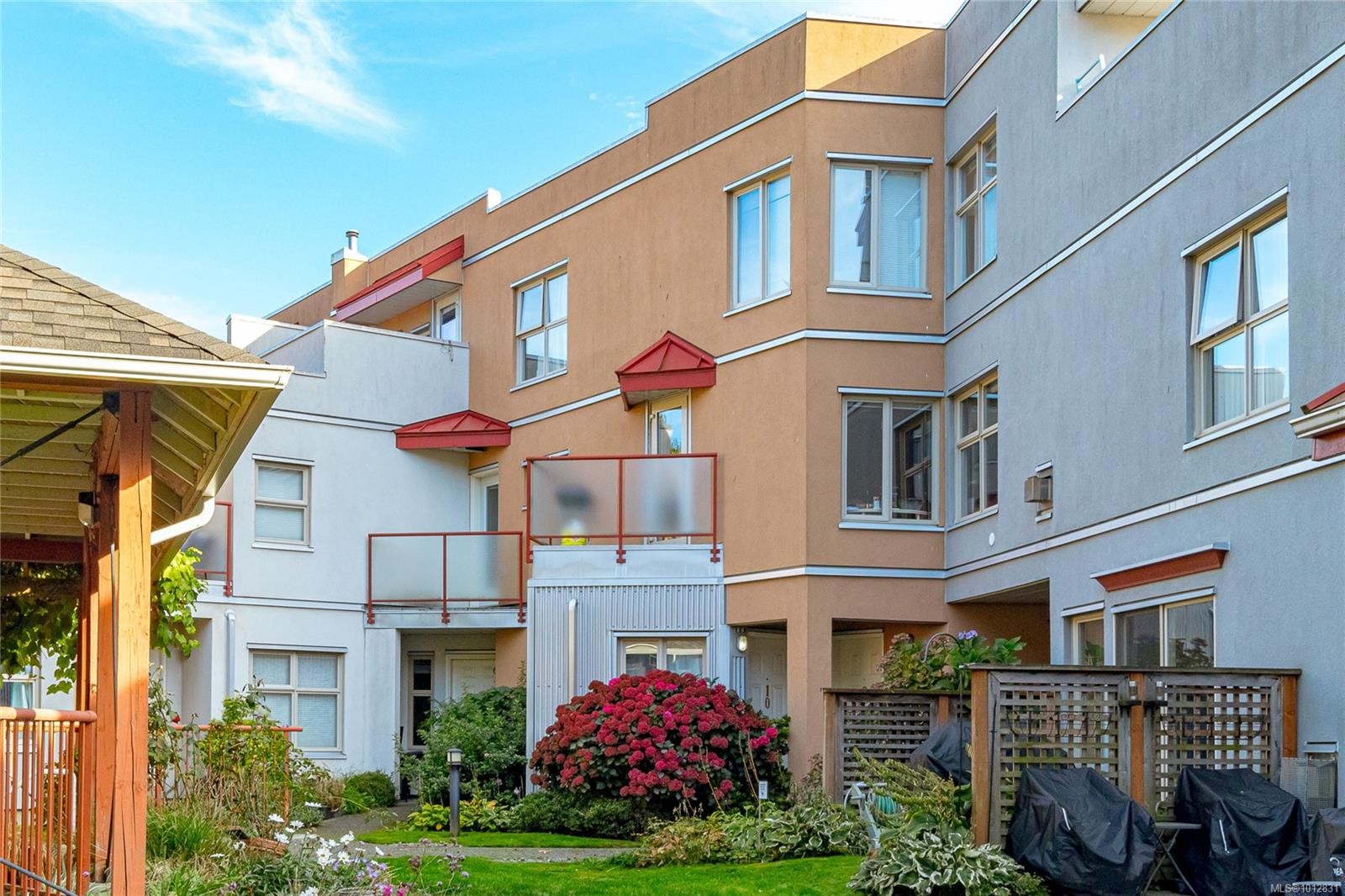 10-930 North Park St, Victoria, BC