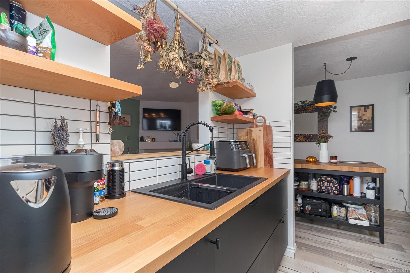 10-930 North Park St, Victoria, BC