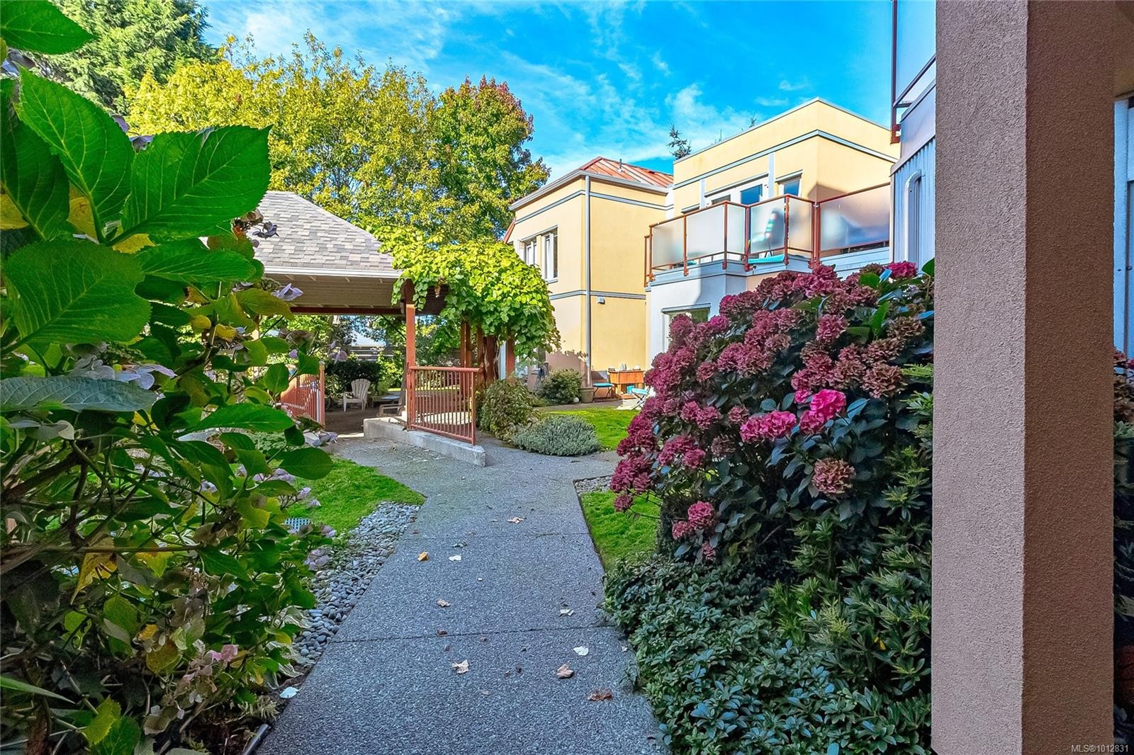 10-930 North Park St, Victoria, BC