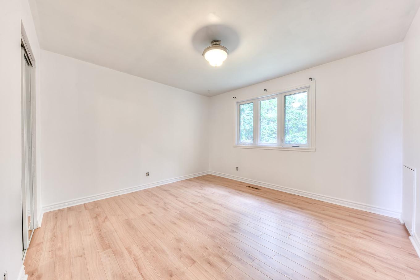 Chambre à coucher principale - 4940 Rue Grey, Montréal (Pierrefonds-Roxboro), QC - Indoor Photo Showing Other Room