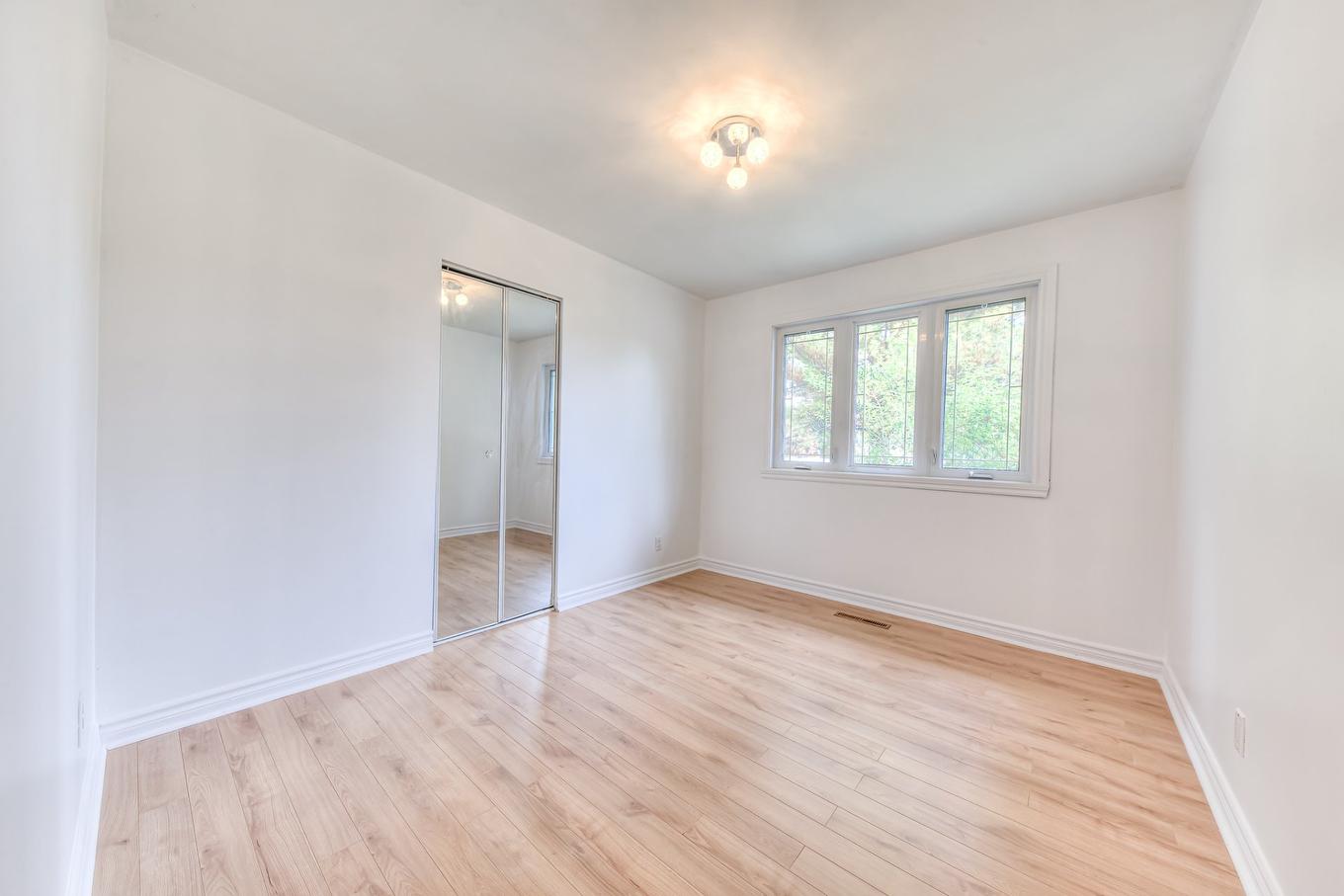 Chambre à coucher - 4940 Rue Grey, Montréal (Pierrefonds-Roxboro), QC - Indoor Photo Showing Other Room