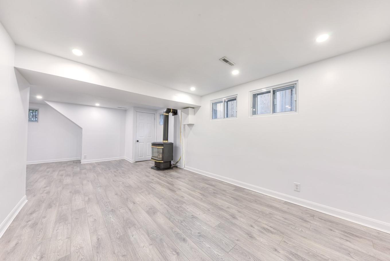 Salle familiale - 4940 Rue Grey, Montréal (Pierrefonds-Roxboro), QC - Indoor