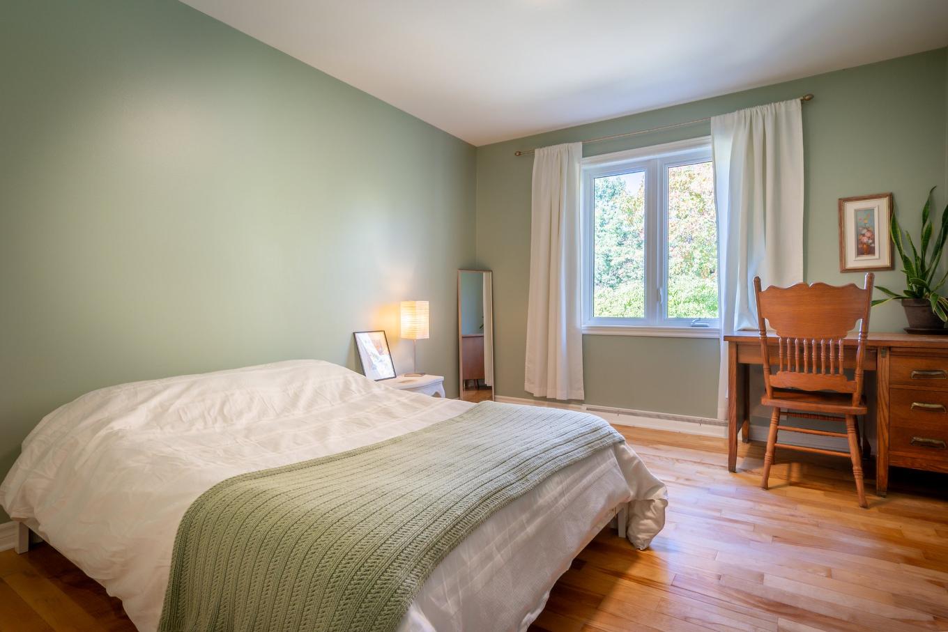 Bedroom - 1123 Ch. De La Montagne, Mont-Saint-Hilaire, QC - Indoor Photo Showing Bedroom