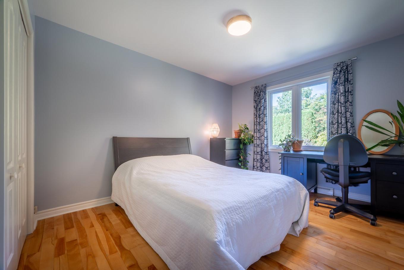 Bedroom - 1123 Ch. De La Montagne, Mont-Saint-Hilaire, QC - Indoor Photo Showing Bedroom