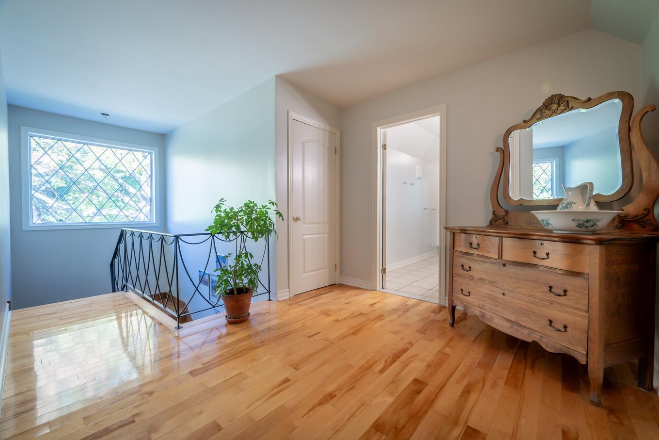 Overall view - 1123 Ch. De La Montagne, Mont-Saint-Hilaire, QC - Indoor Photo Showing Other Room