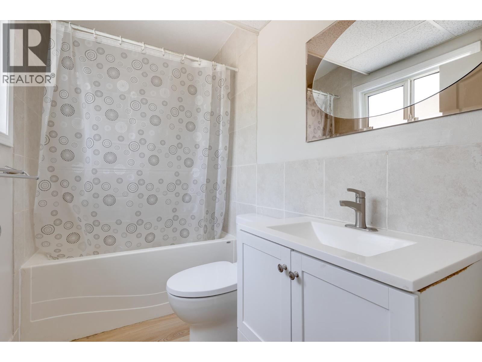 545 Ewert Street, Prince George, BC - Indoor Photo Showing Bathroom