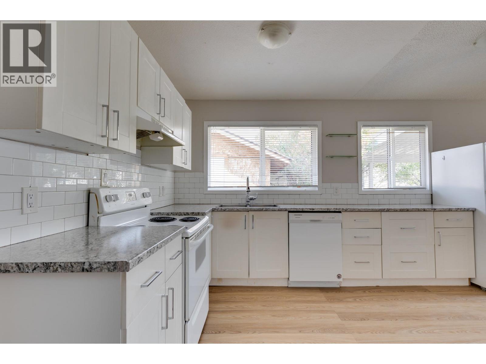 545 Ewert Street, Prince George, BC - Indoor Photo Showing Kitchen