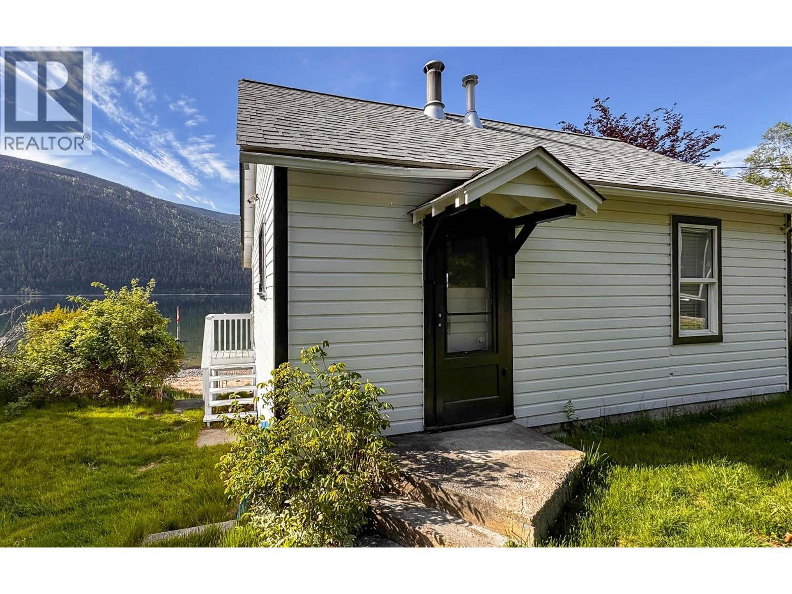 3230 3A Highway, Nelson, BC - Outdoor