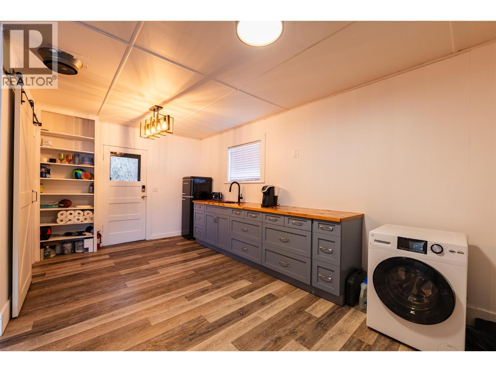 3230 3A Highway, Nelson, BC - Indoor Photo Showing Laundry Room