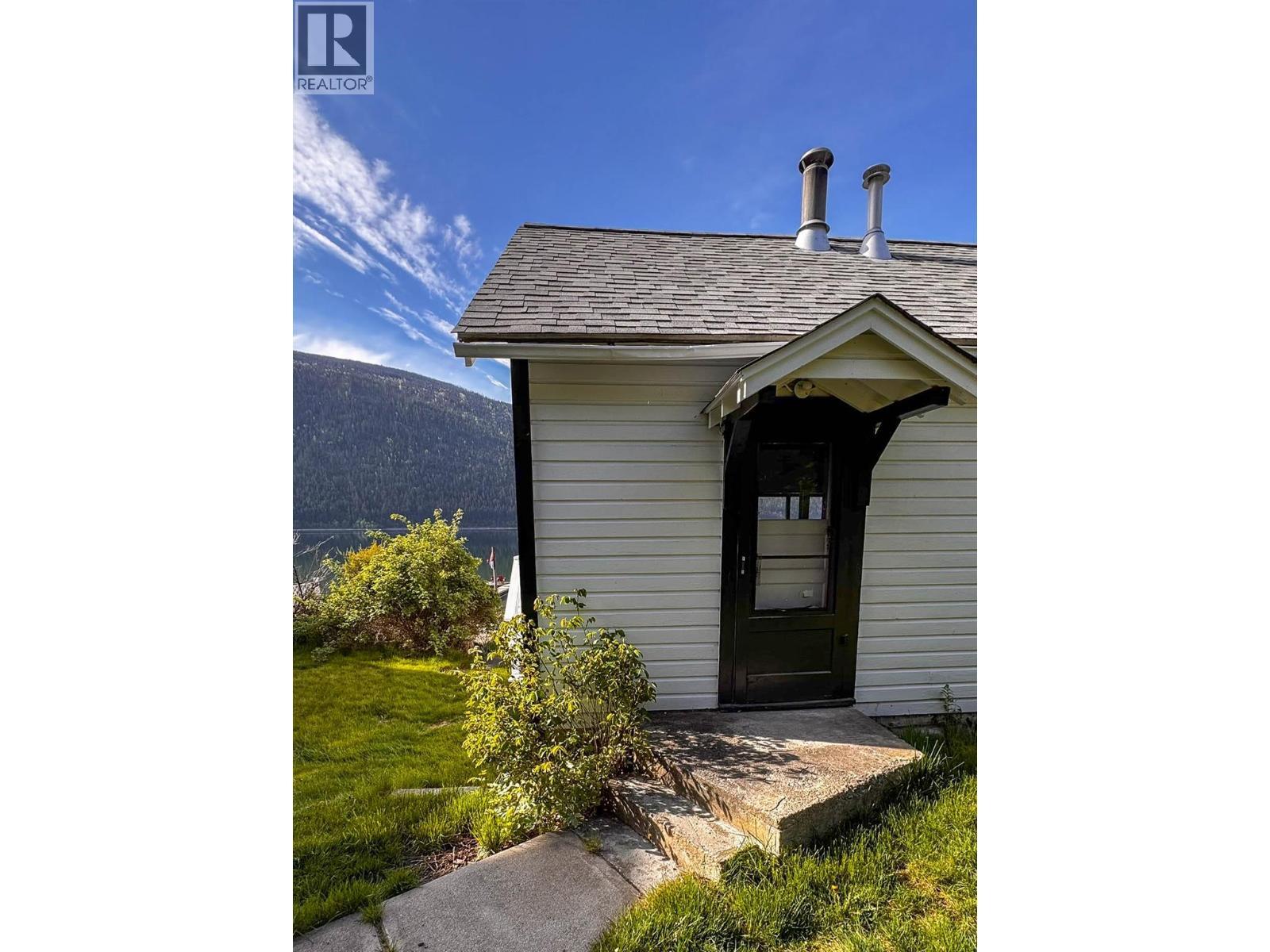 3230 3A Highway, Nelson, BC - Outdoor