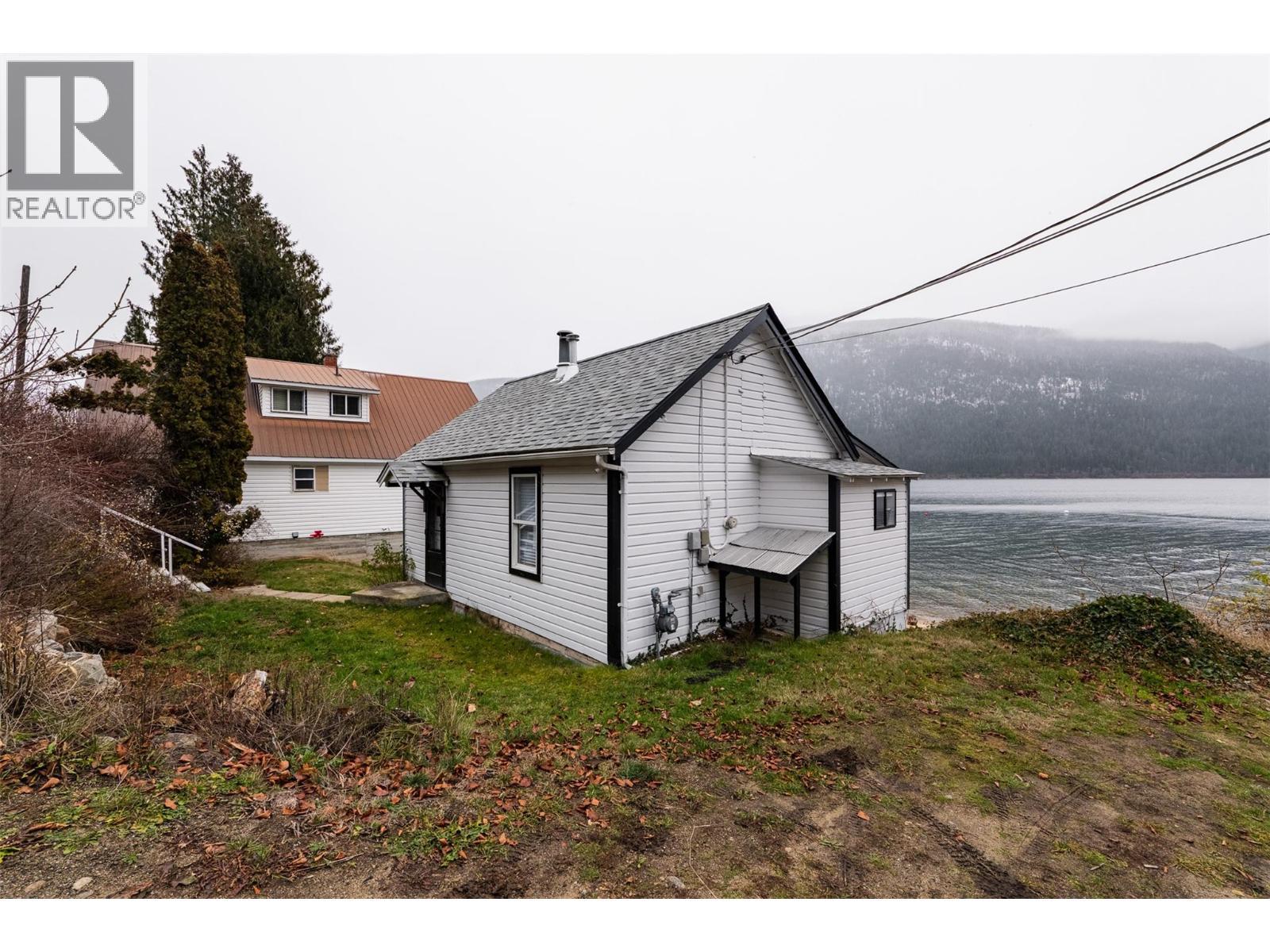 3230 3A Highway, Nelson, BC - Outdoor