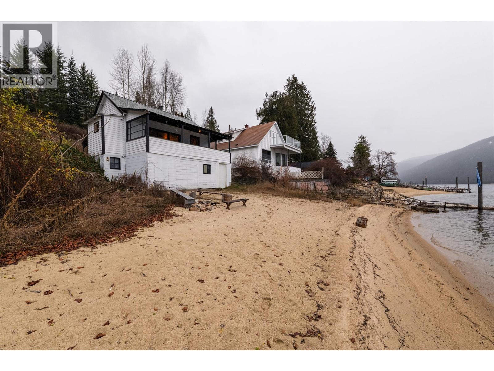 3230 3A Highway, Nelson, BC - Outdoor