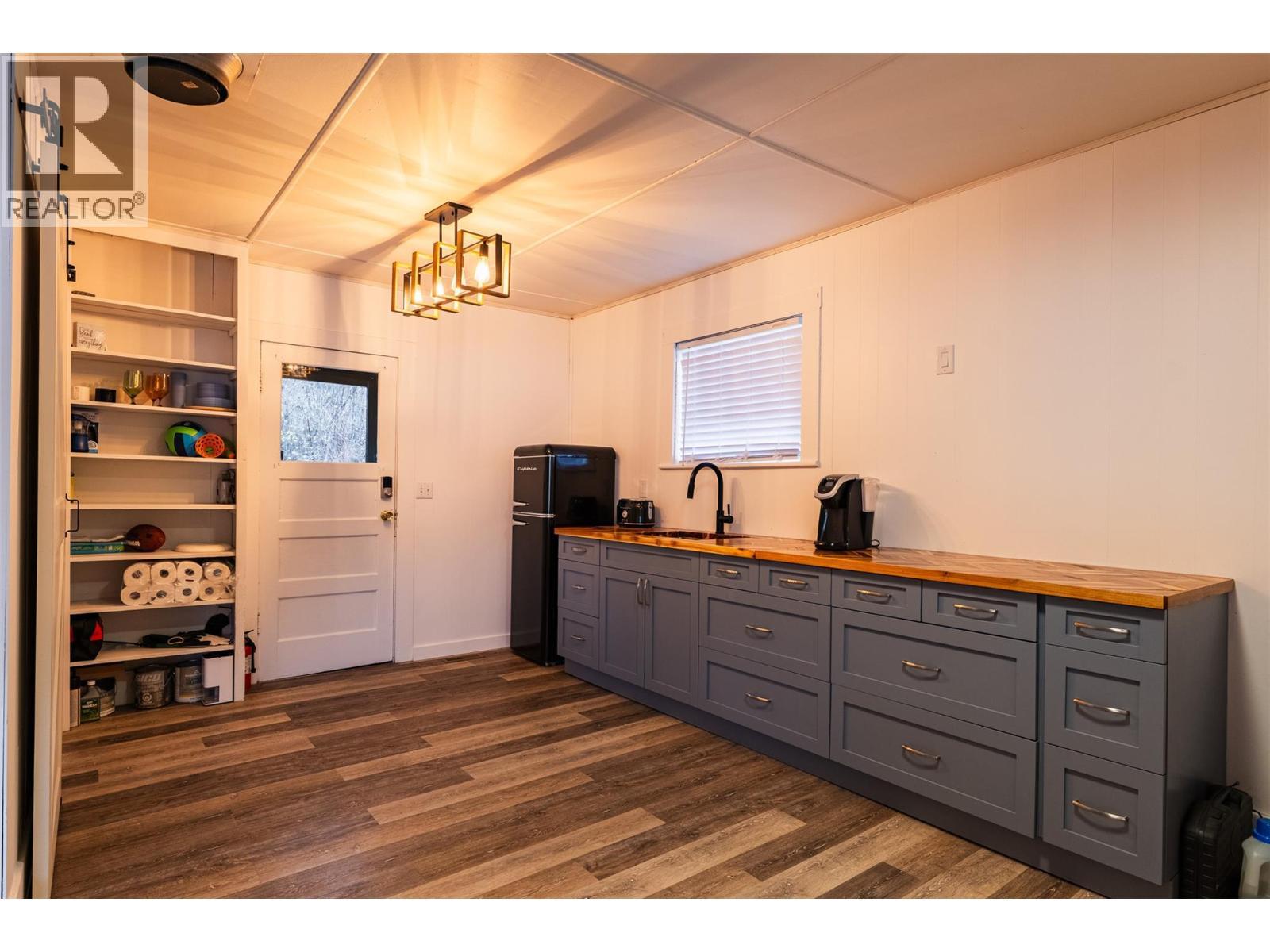 3230 3A Highway, Nelson, BC - Indoor