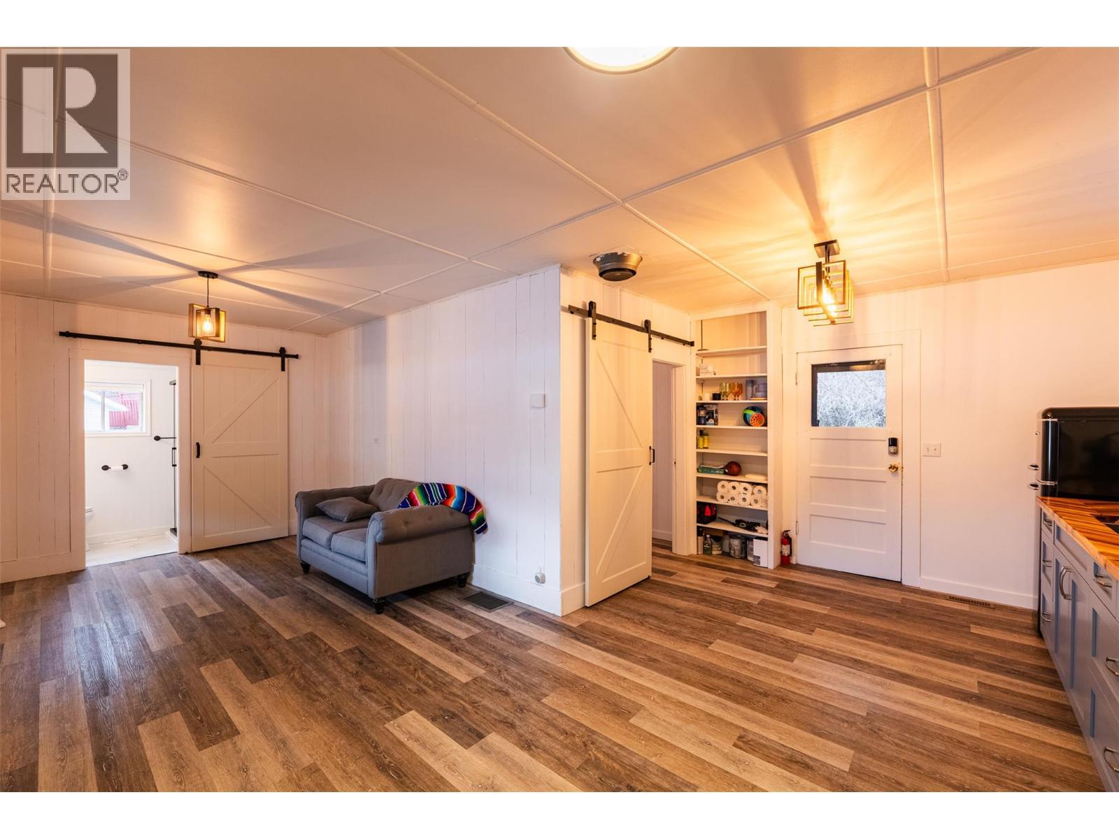 3230 3A Highway, Nelson, BC - Indoor