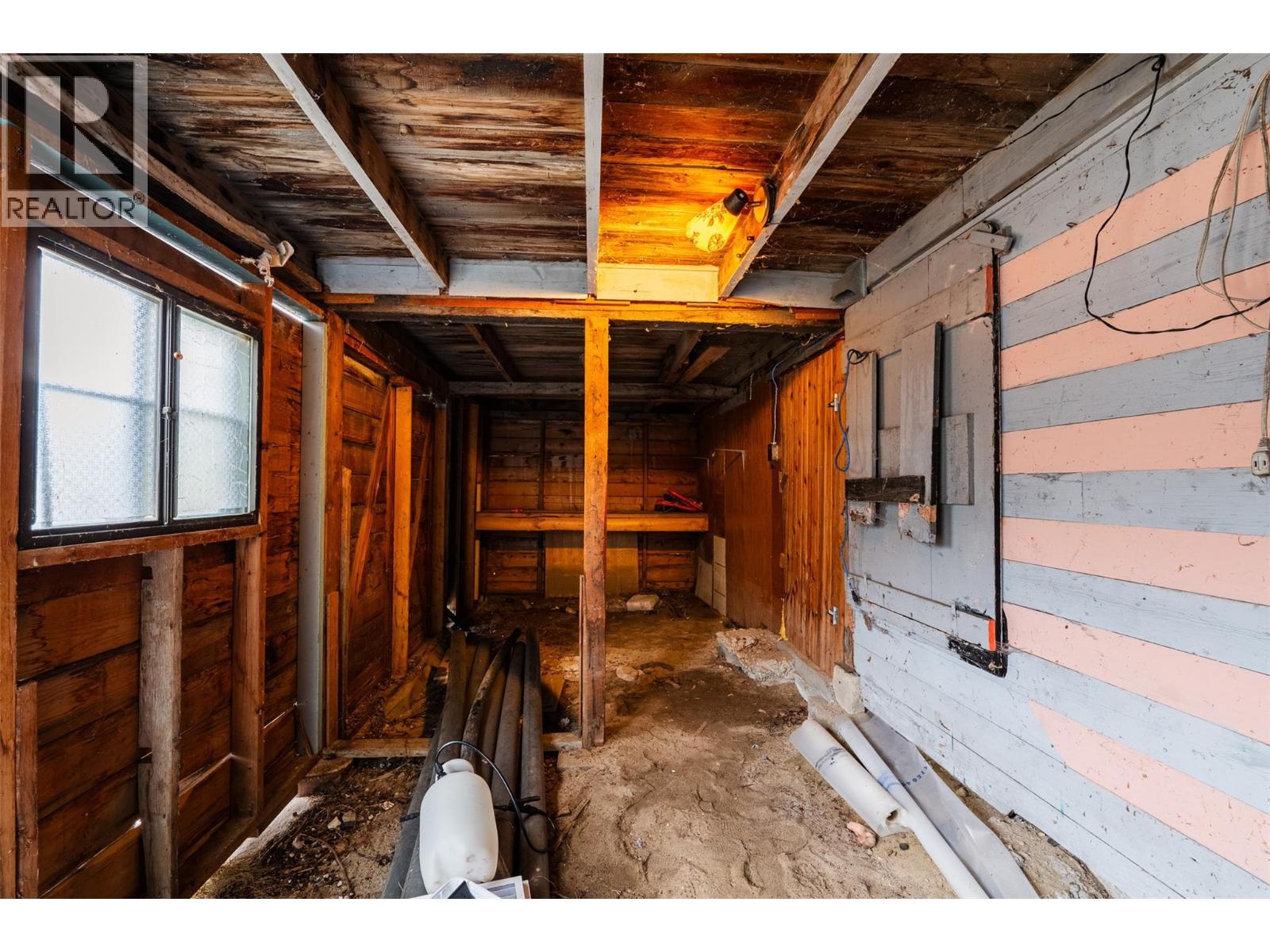 3230 3A Highway, Nelson, BC - Indoor Photo Showing Basement