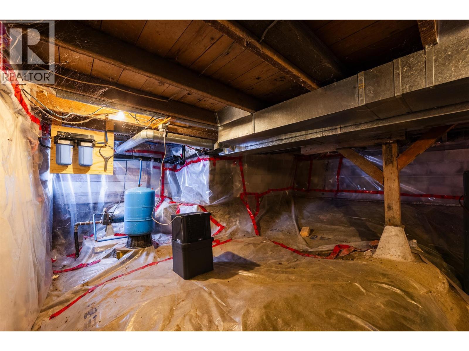 3230 3A Highway, Nelson, BC - Indoor Photo Showing Basement