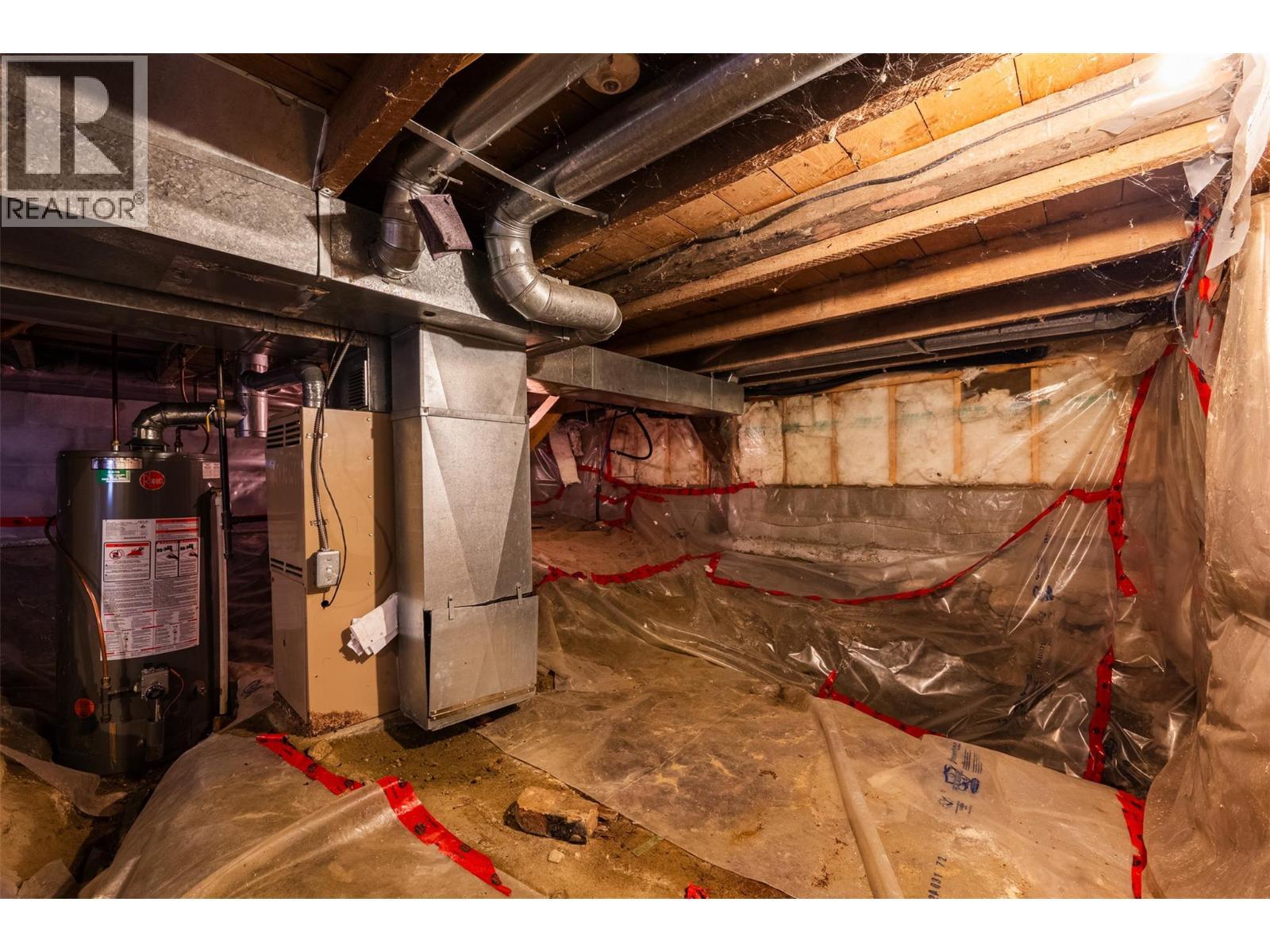 3230 3A Highway, Nelson, BC - Indoor Photo Showing Basement