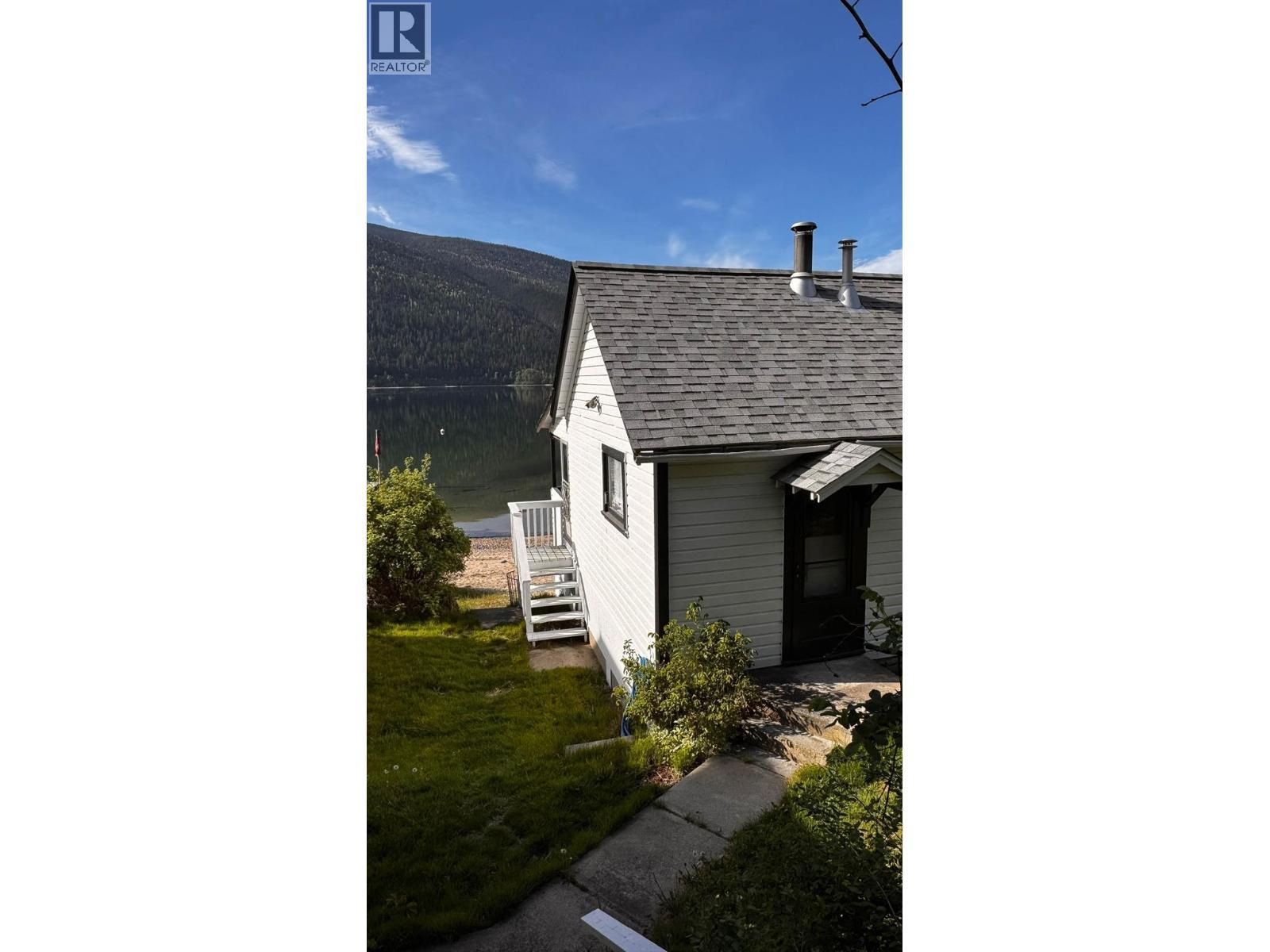 3230 3A Highway, Nelson, BC - Outdoor