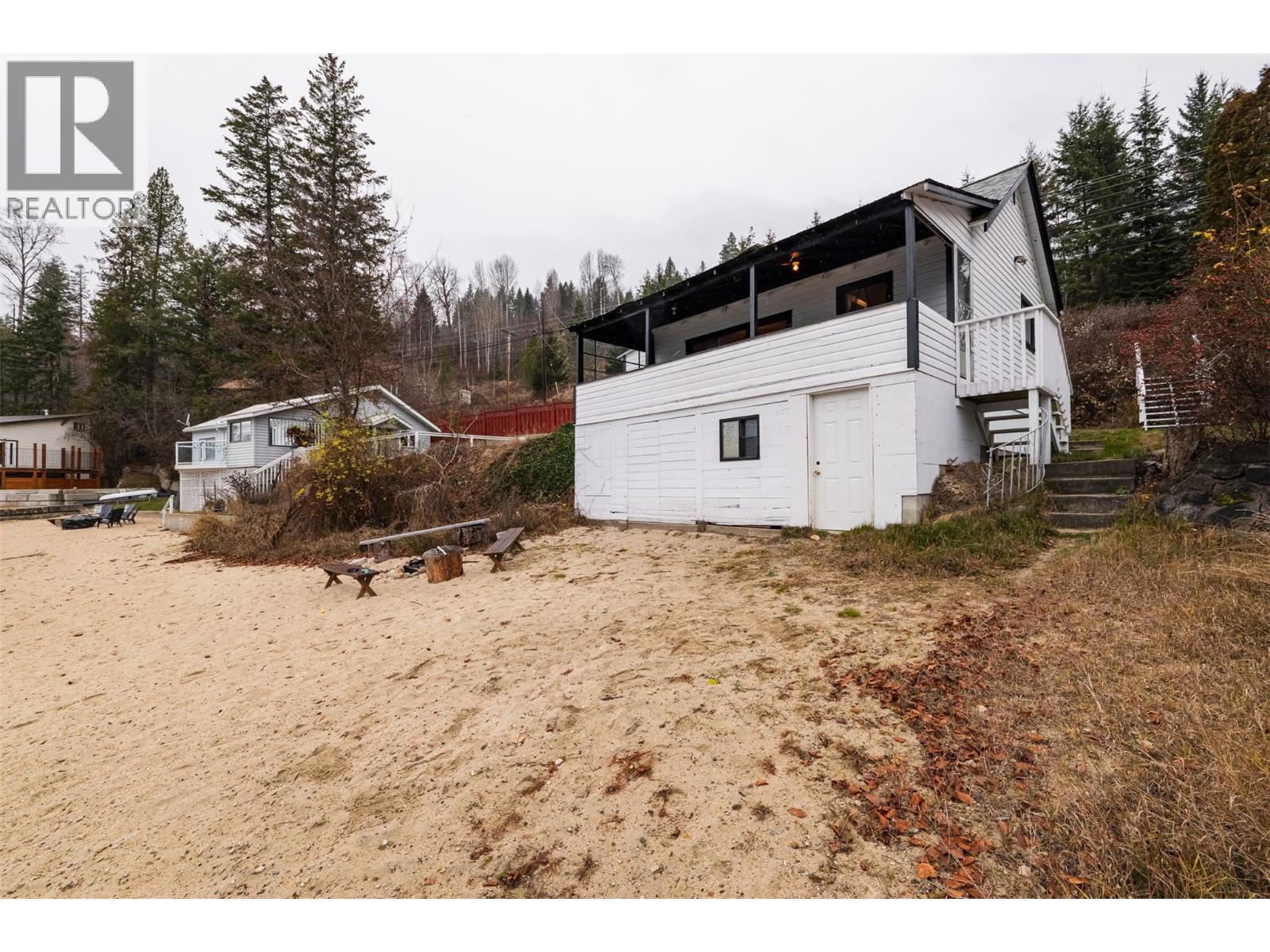 3230 3A Highway, Nelson, BC - Outdoor