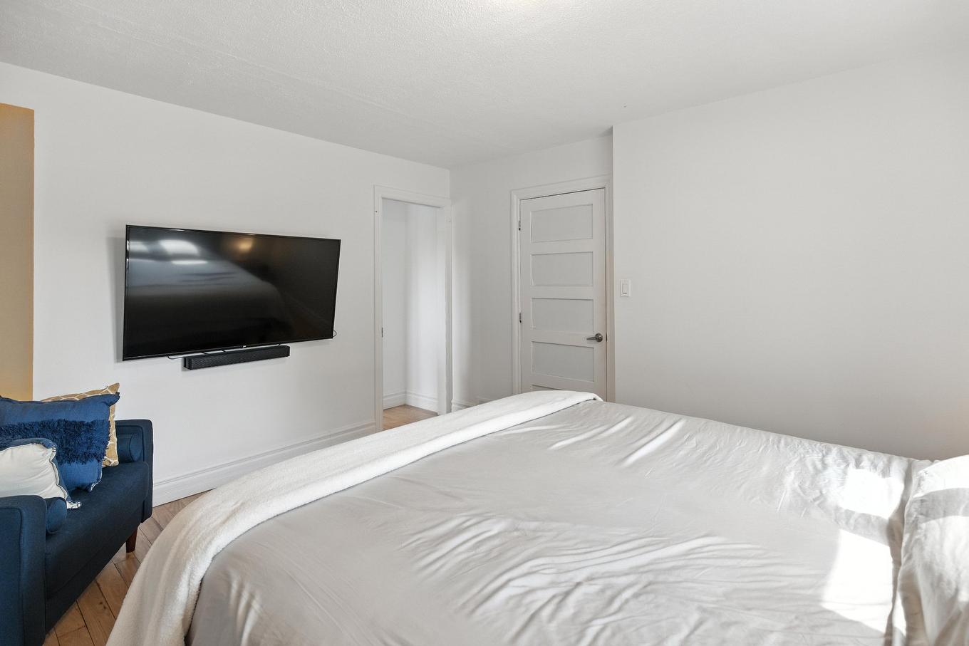 Primary bedroom - 1466 Rue Bernier, Saint-Jean-Sur-Richelieu, QC - Indoor Photo Showing Bedroom