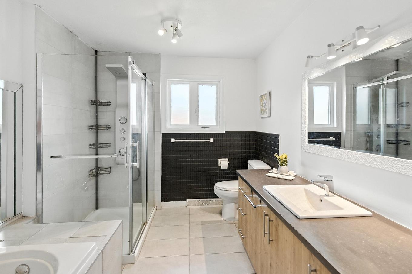 Bathroom - 1466 Rue Bernier, Saint-Jean-Sur-Richelieu, QC - Indoor Photo Showing Bathroom