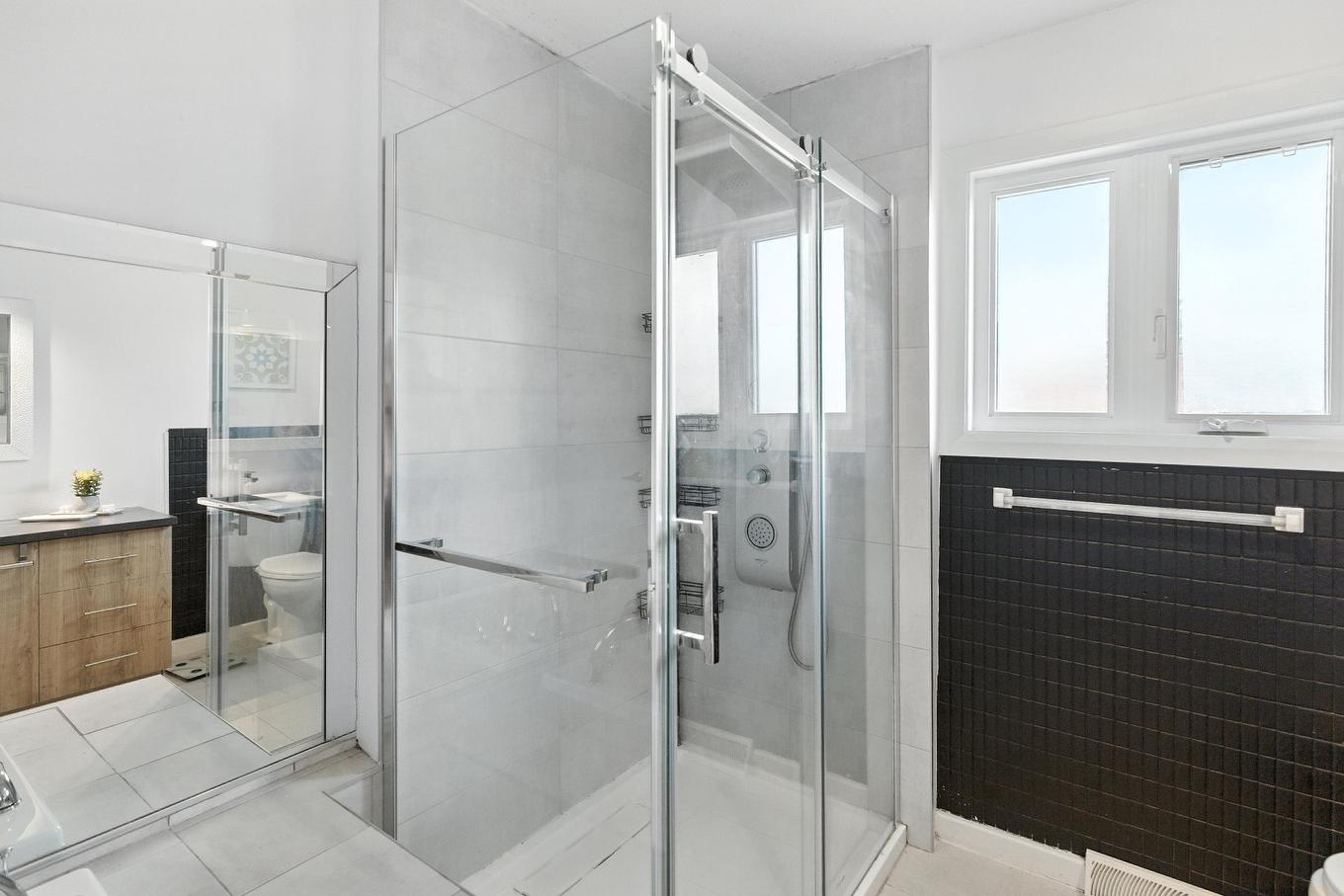 Bathroom - 1466 Rue Bernier, Saint-Jean-Sur-Richelieu, QC - Indoor Photo Showing Bathroom