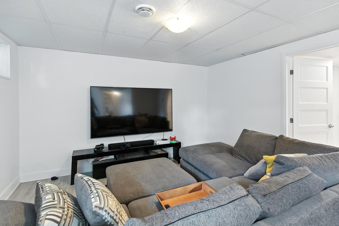 Family room - 1466 Rue Bernier, Saint-Jean-Sur-Richelieu, QC - Indoor Photo Showing Living Room