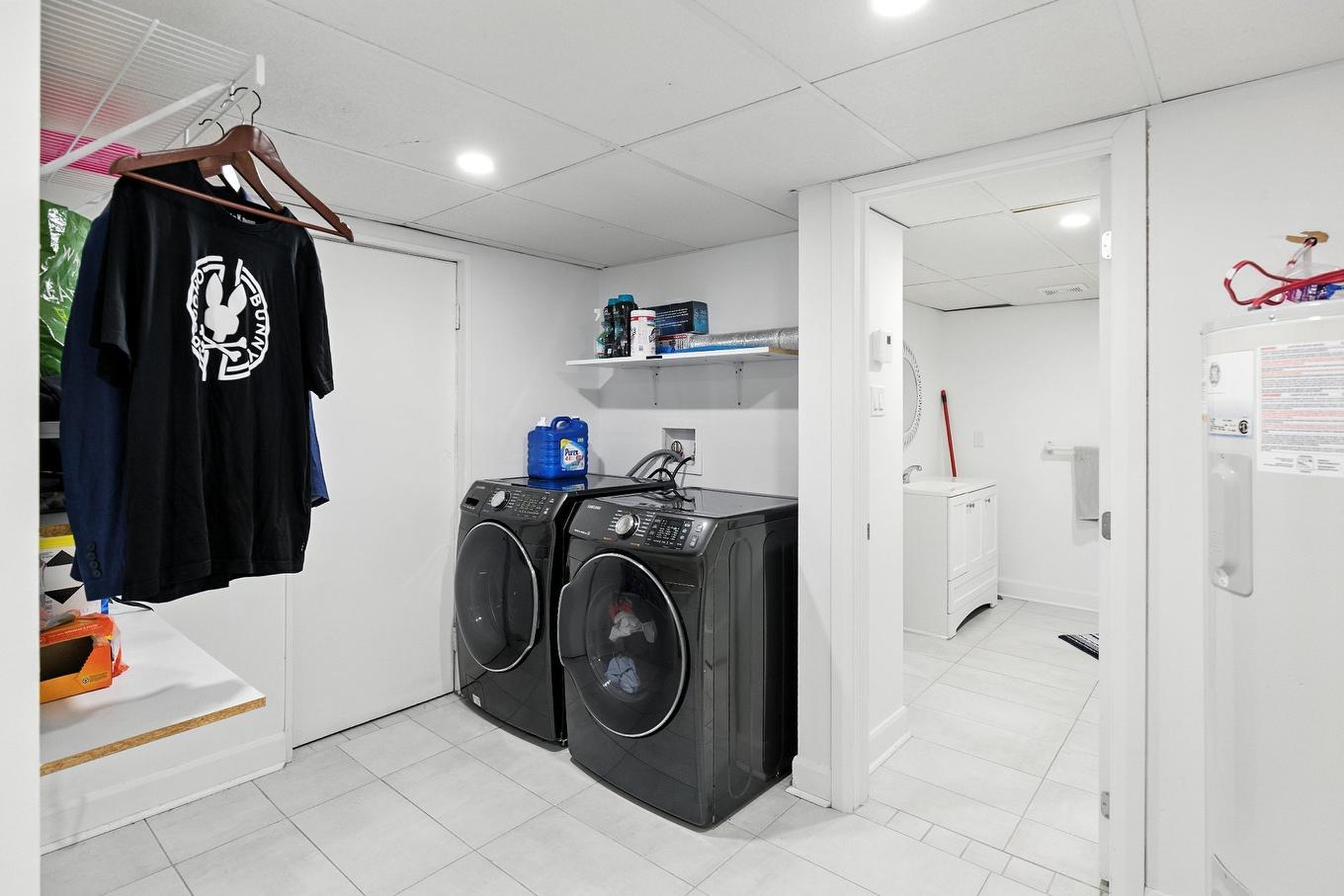 Laundry room - 1466 Rue Bernier, Saint-Jean-Sur-Richelieu, QC - Indoor Photo Showing Laundry Room