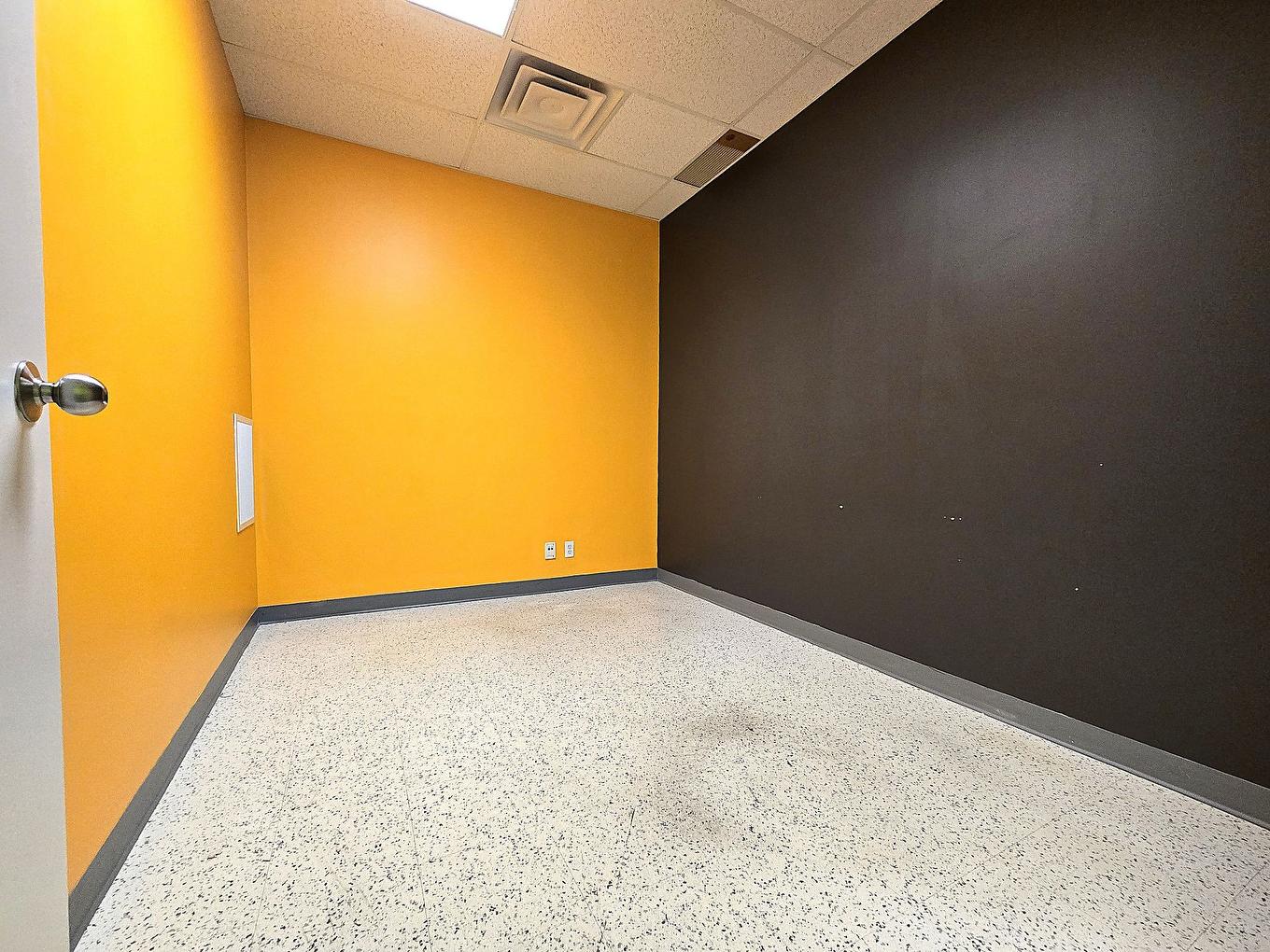 Office - 205-515 Boul. De La Concorde O., Laval (Laval-Des-Rapides), QC - Indoor Photo Showing Other Room