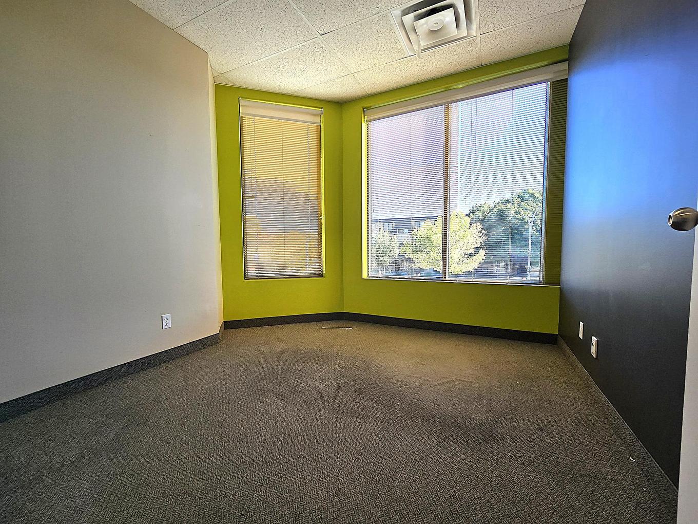 Office - 205-515 Boul. De La Concorde O., Laval (Laval-Des-Rapides), QC - Indoor Photo Showing Other Room