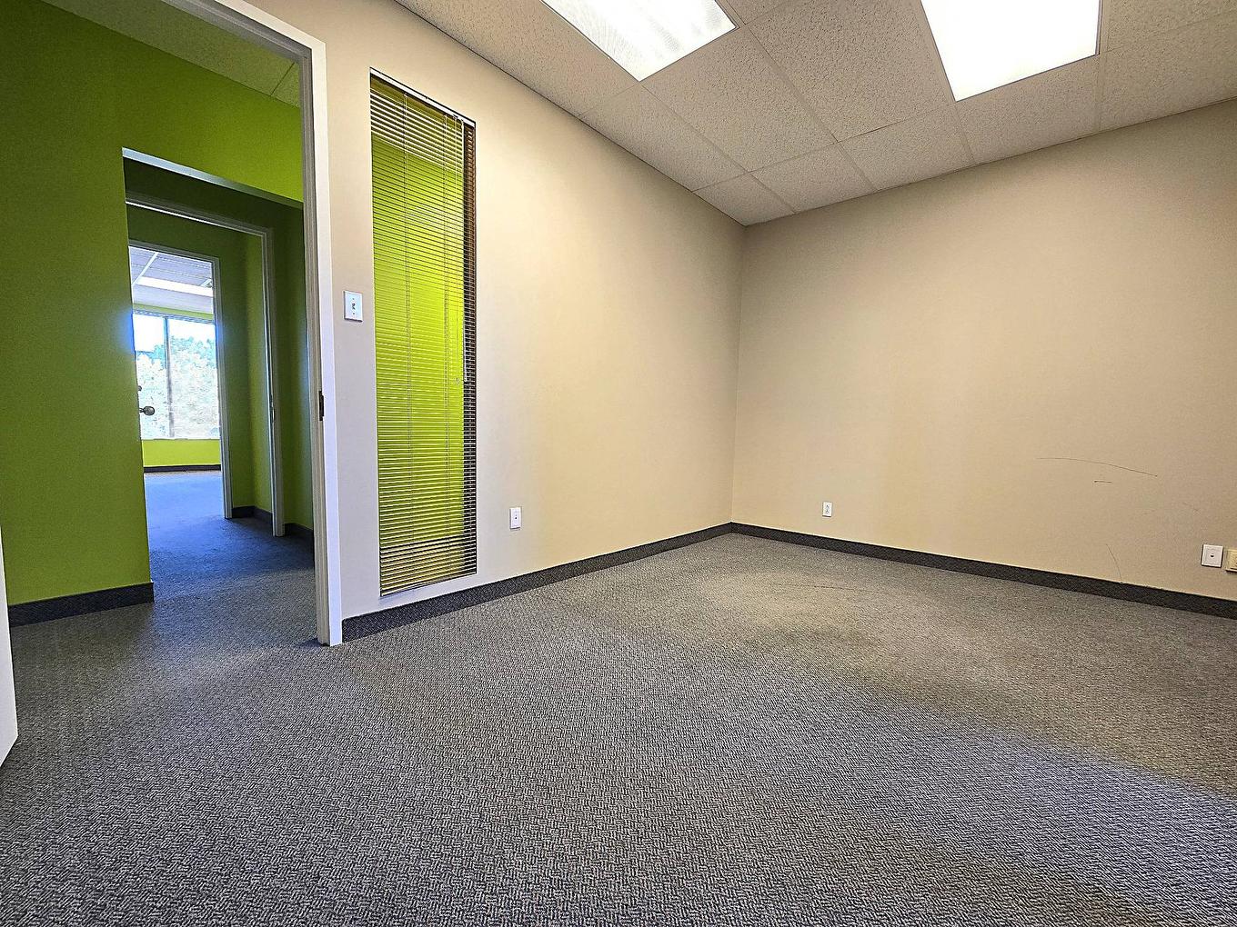 Reception area - 215-515 Boul. De La Concorde O., Laval (Laval-Des-Rapides), QC - Indoor Photo Showing Other Room