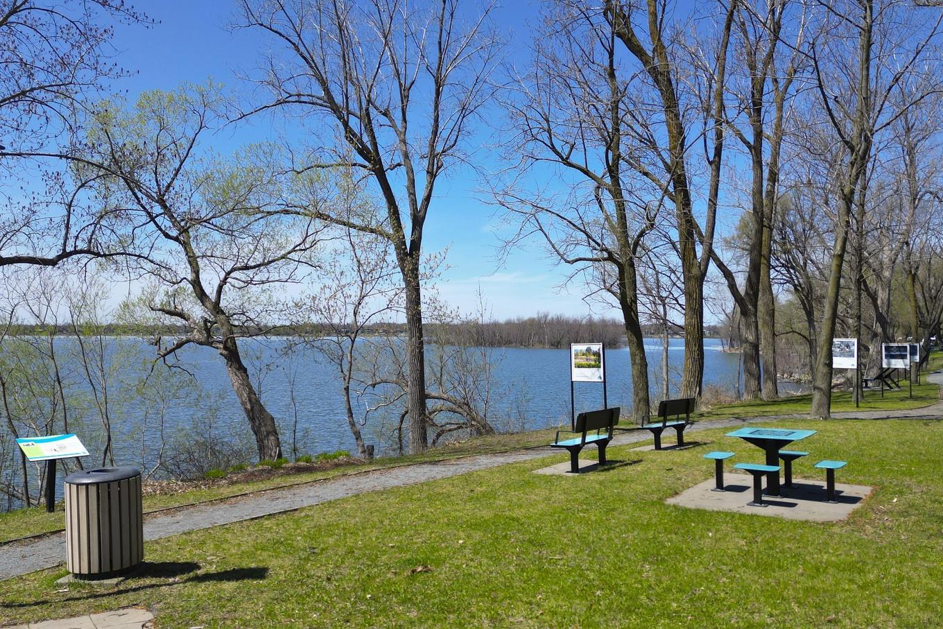 Nearby - 7 Rue Loiselle, Saint-Mathias-Sur-Richelieu, QC - Outdoor With Body Of Water With View