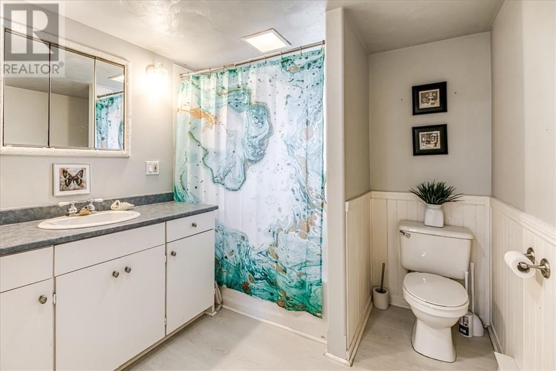 43 Laurier Street E, Azilda, ON - Indoor Photo Showing Bathroom