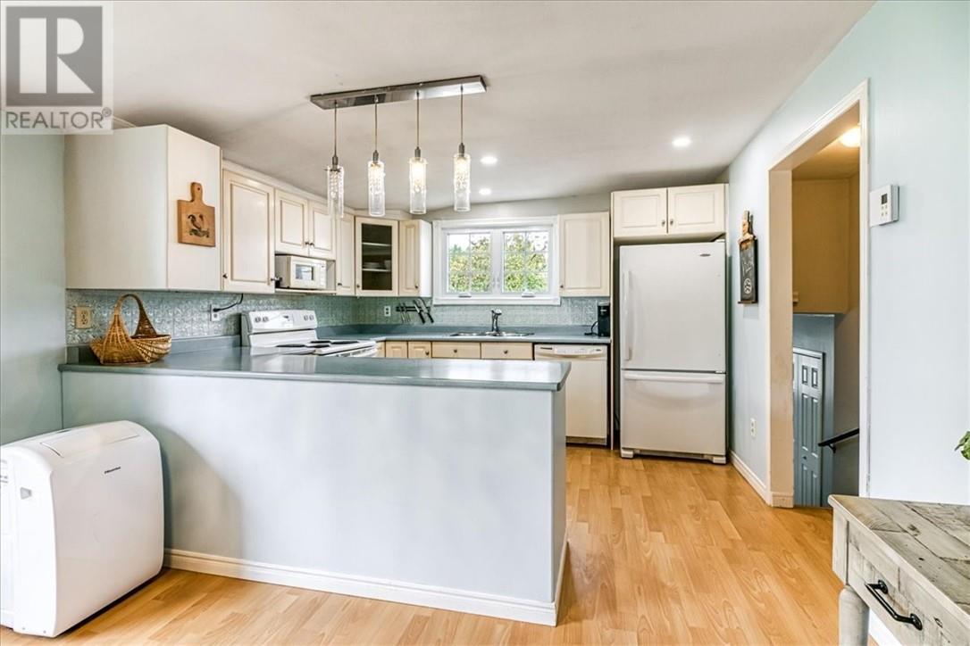 43 Laurier Street E, Azilda, ON - Indoor Photo Showing Kitchen