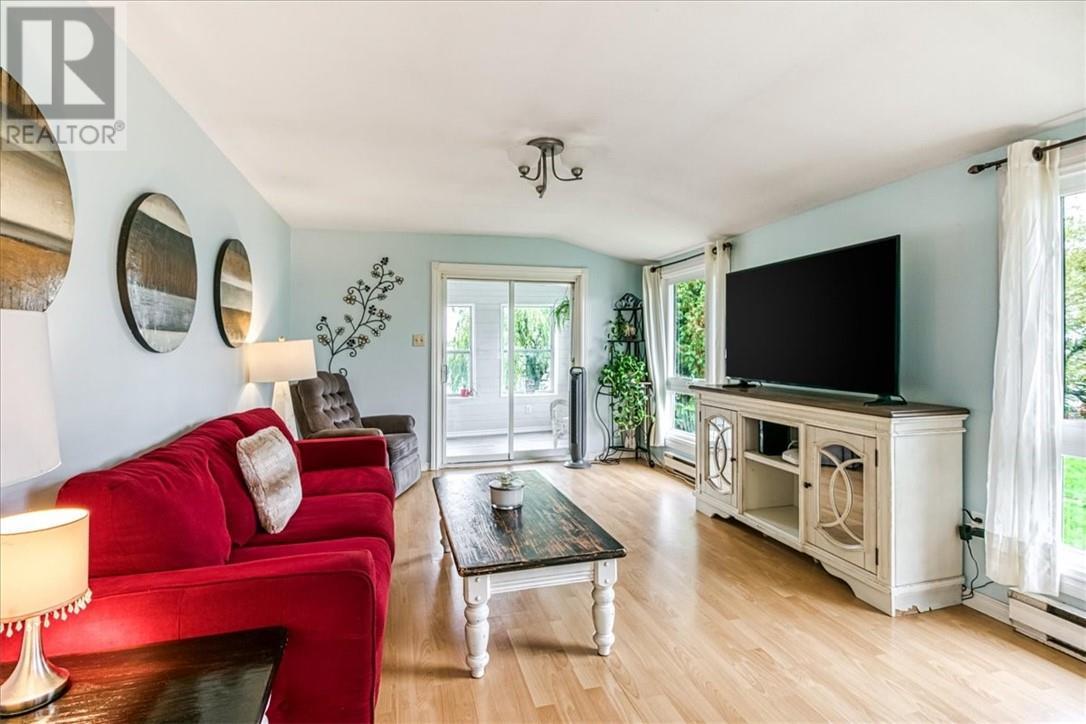43 Laurier Street E, Azilda, ON - Indoor Photo Showing Living Room
