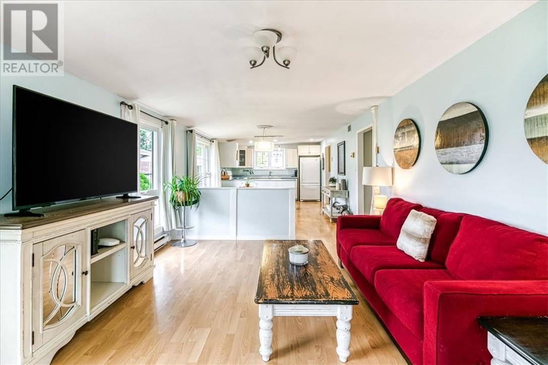43 Laurier Street E, Azilda, ON - Indoor Photo Showing Living Room