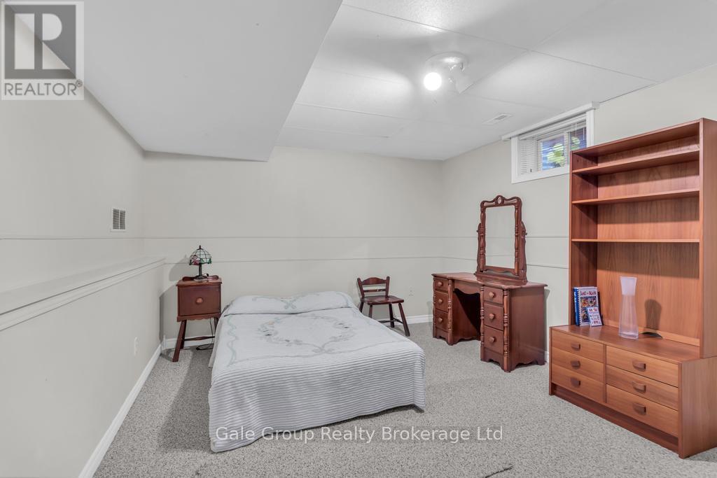 37 Crow Crescent, Woodstock (Woodstock - North), ON - Indoor Photo Showing Bedroom
