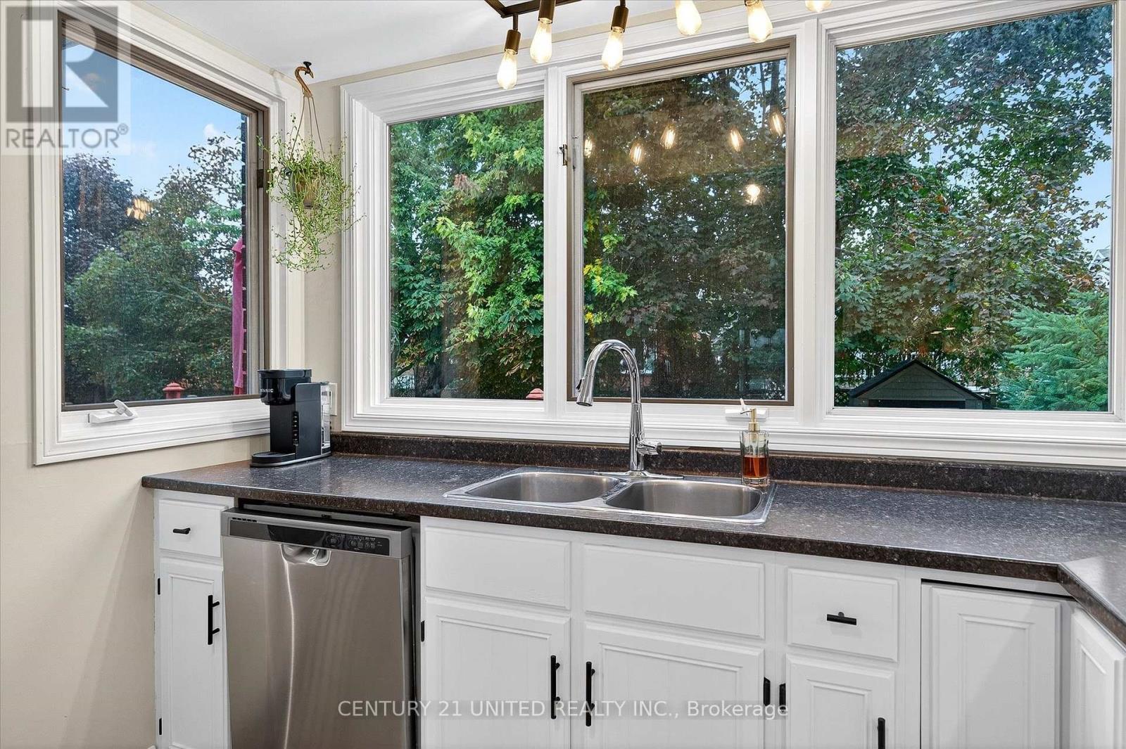 1481 Wildlark Drive, Peterborough (Monaghan Ward 2), ON - Indoor Photo Showing Kitchen With Double Sink