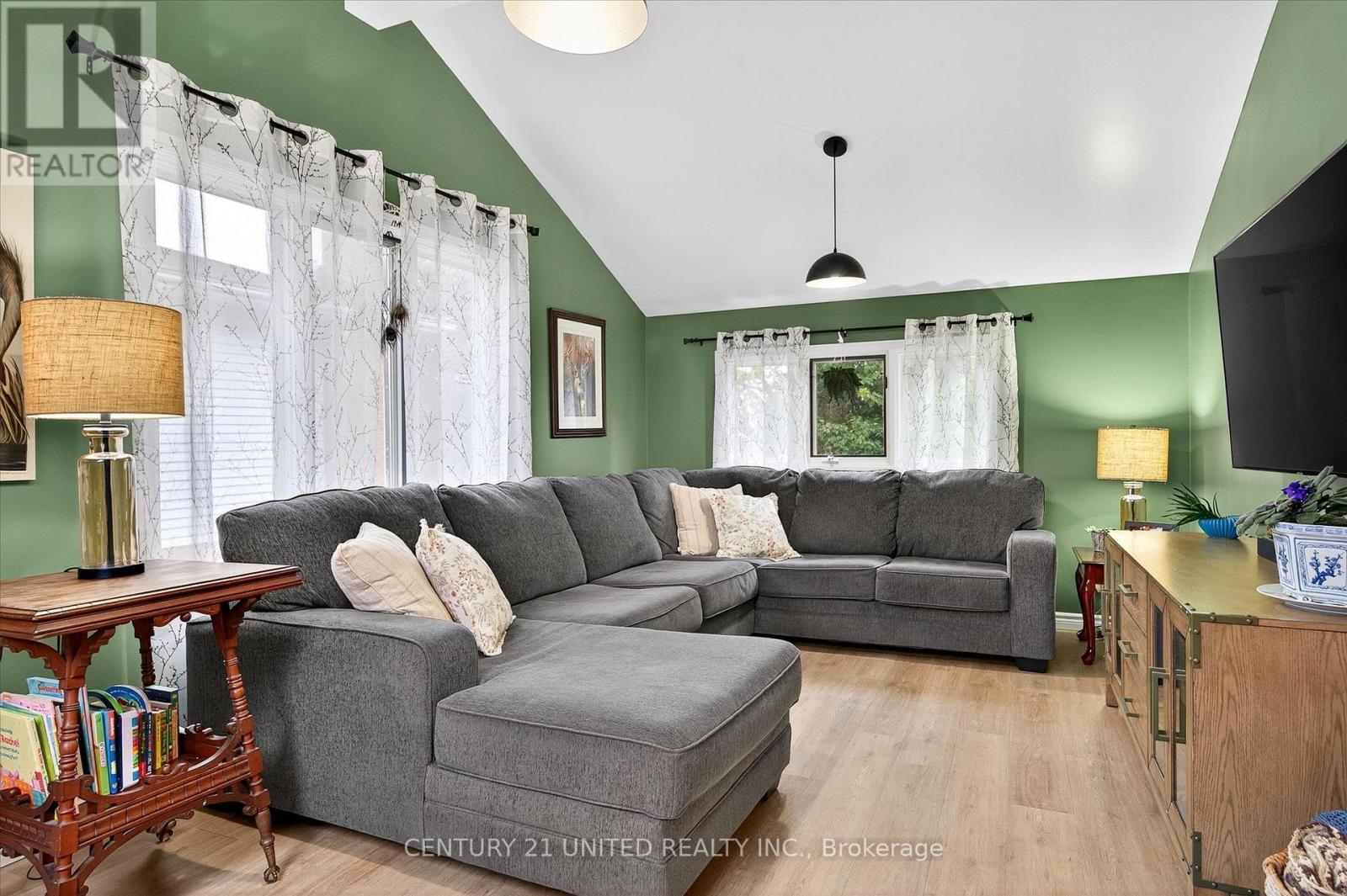 1481 Wildlark Drive, Peterborough (Monaghan Ward 2), ON - Indoor Photo Showing Living Room