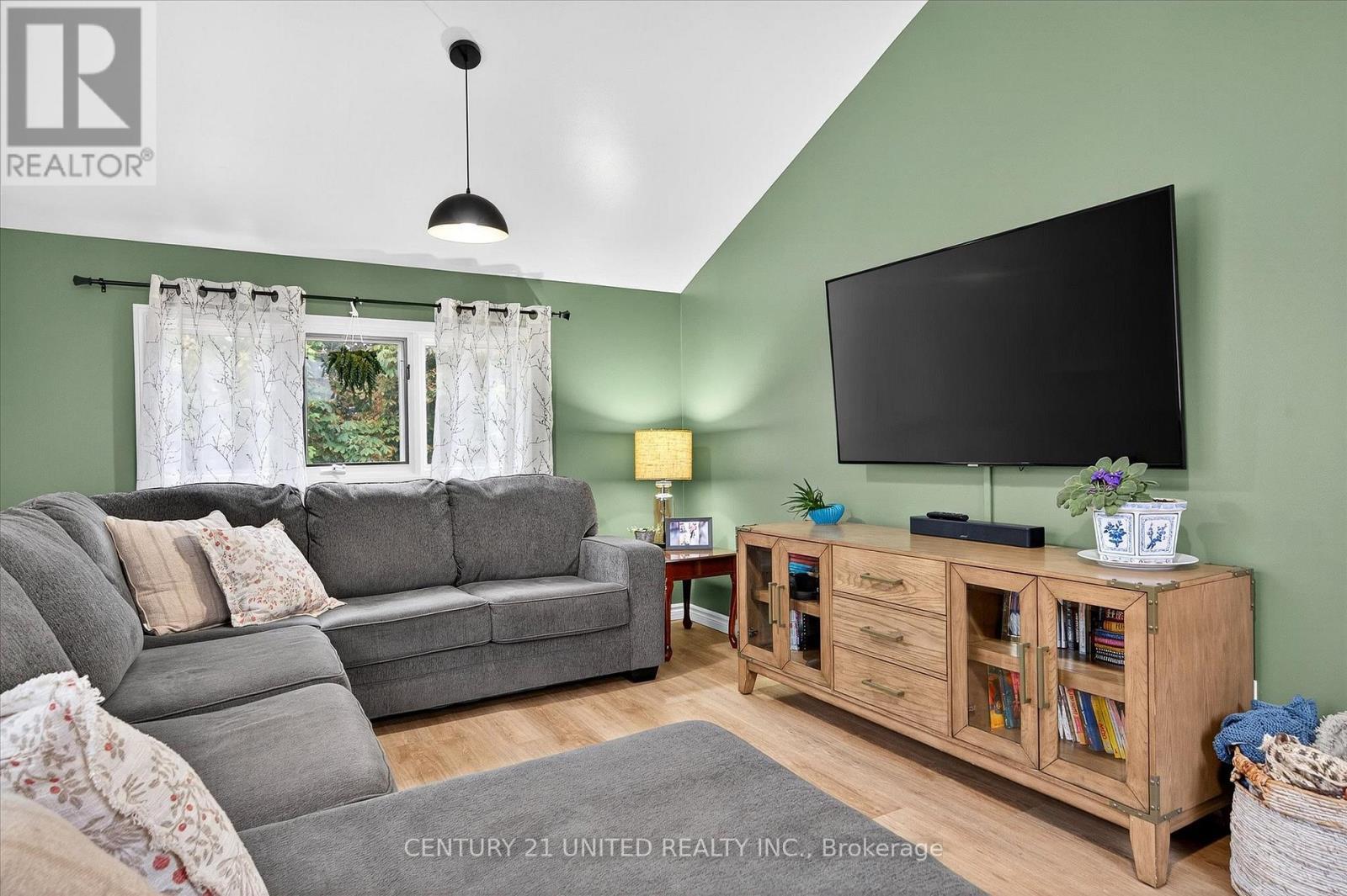 1481 Wildlark Drive, Peterborough (Monaghan Ward 2), ON - Indoor Photo Showing Living Room