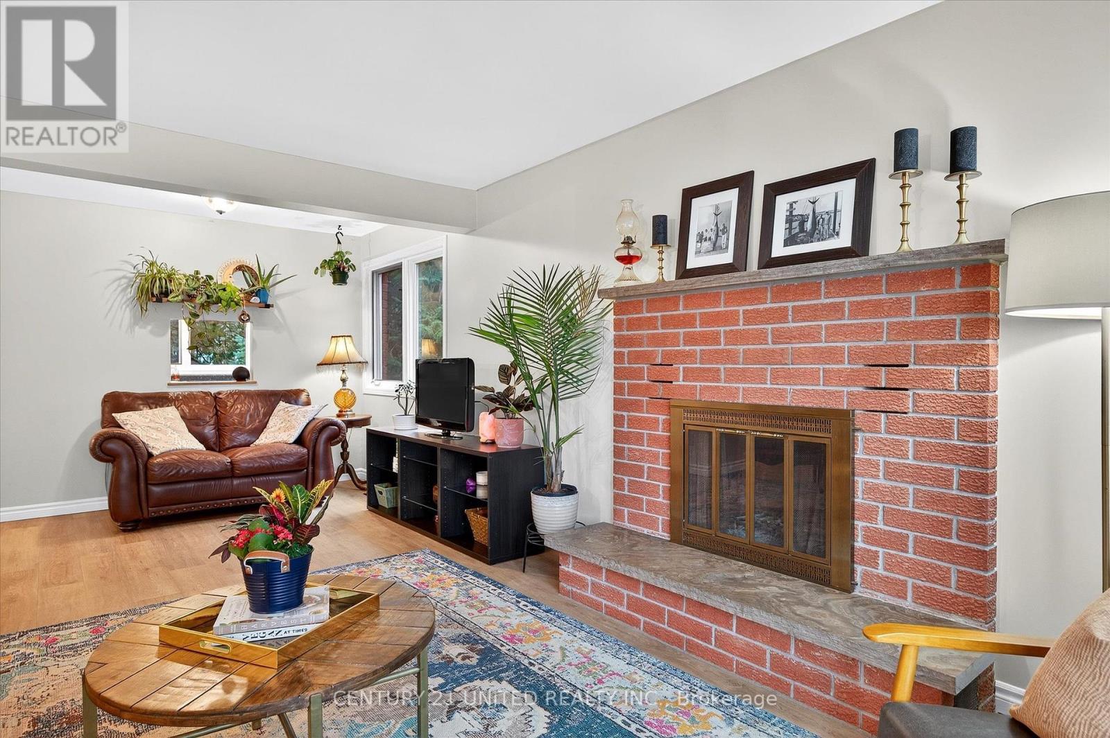 1481 Wildlark Drive, Peterborough (Monaghan Ward 2), ON - Indoor Photo Showing Living Room With Fireplace