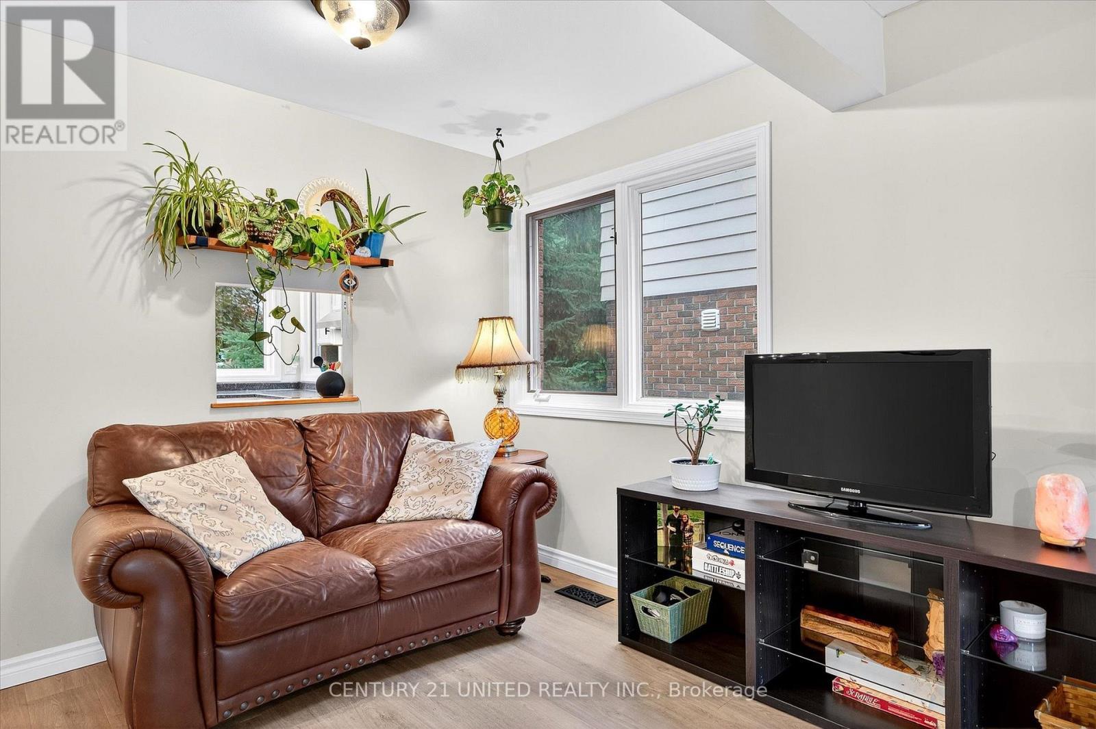 1481 Wildlark Drive, Peterborough (Monaghan Ward 2), ON - Indoor Photo Showing Living Room